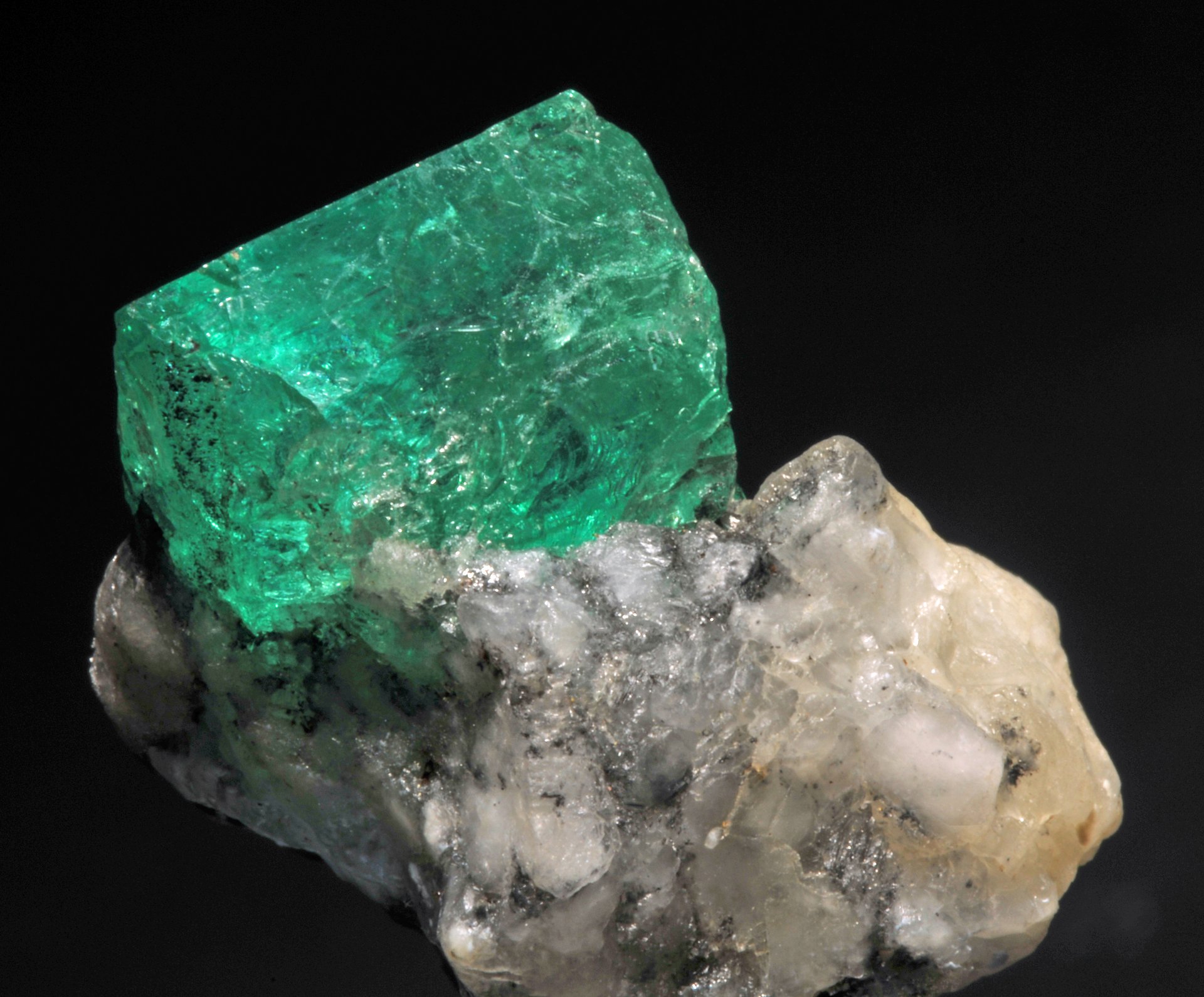 Green Beryl: Meaning, Properties & Value | GemstoneRush