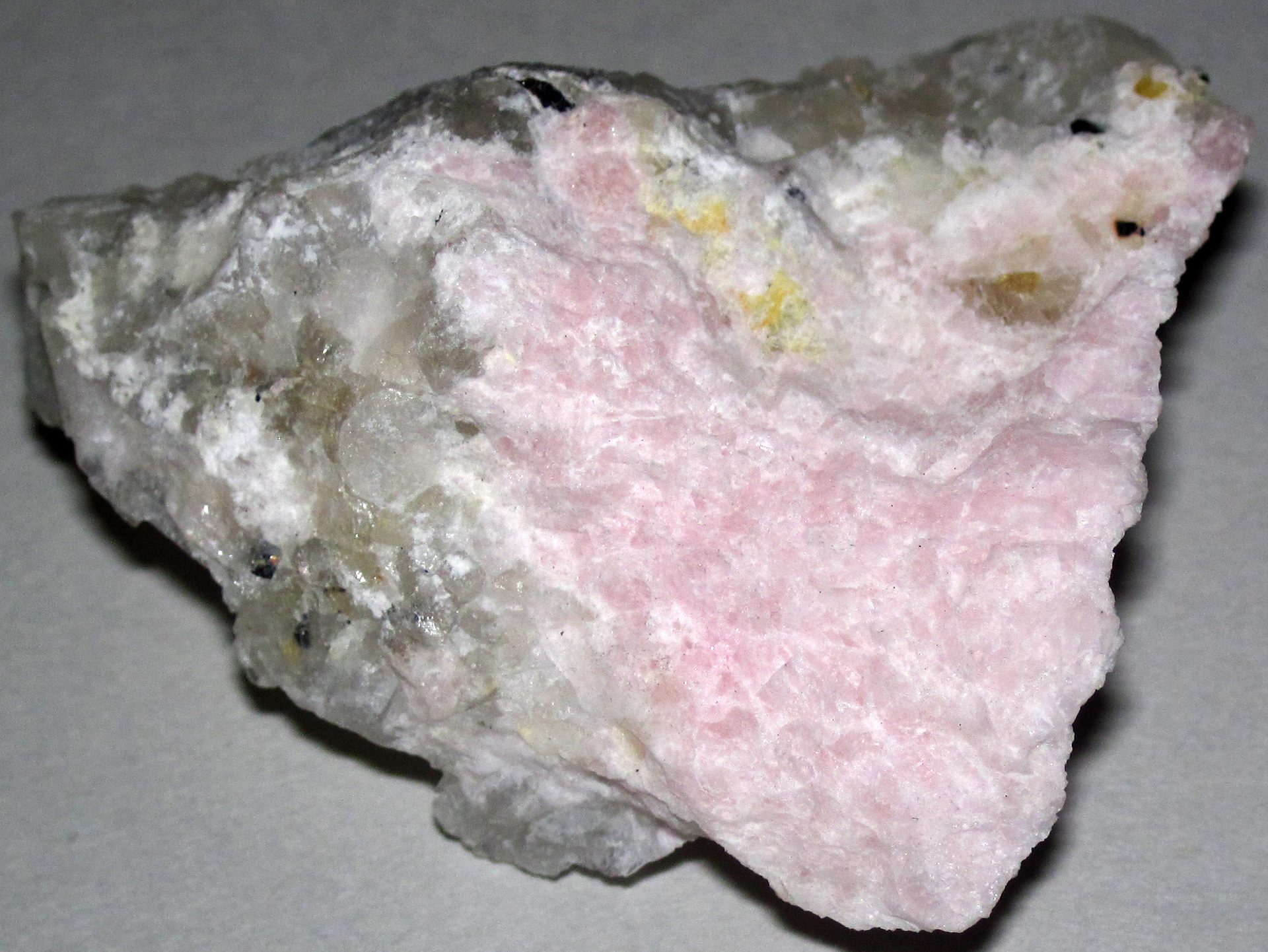 Tugtupite